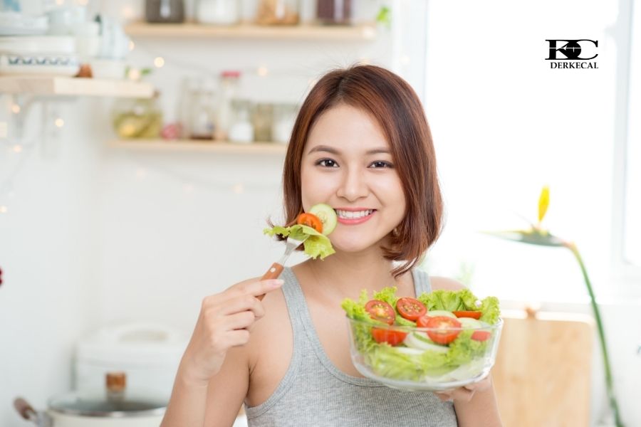 Xây dựng một chế độ ăn hợp lý giúp ngăn ngừa tình trạng đồi mồi trên da